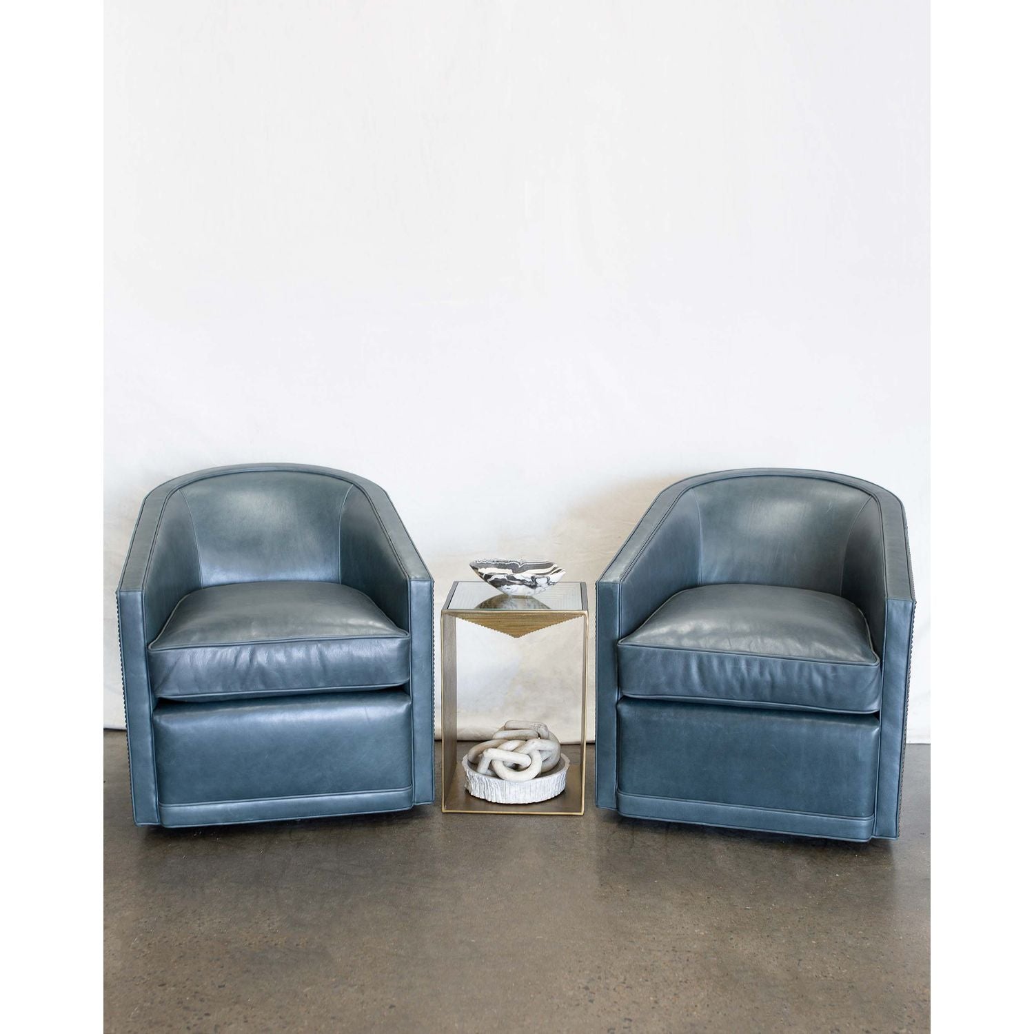 RADCLIFFE SWIVEL CHAIR