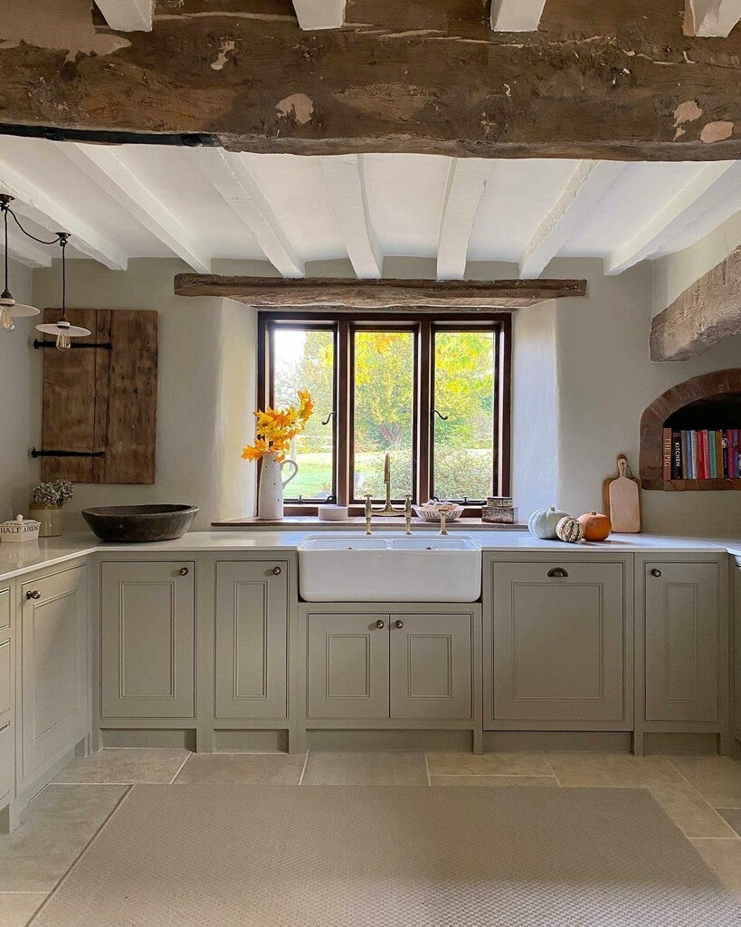 Farrow & Ball Old White No. 4 paint, duvallatelier.com
