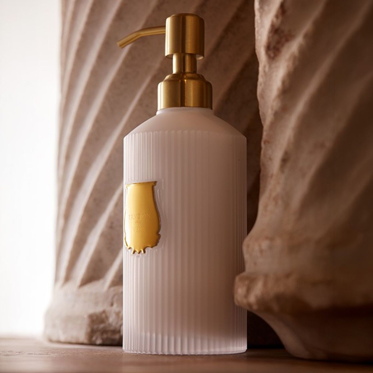 TRUDON SCENTED HAND LOTION VIXI-  Petitgrain, Sage Natural Essence and Organic Sandalwood